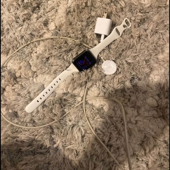 Series 1 Apple Watch 38mm and charger - Picture 7 of 7